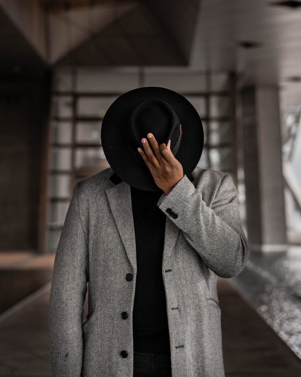 cappotto uomo e sigaro toscano